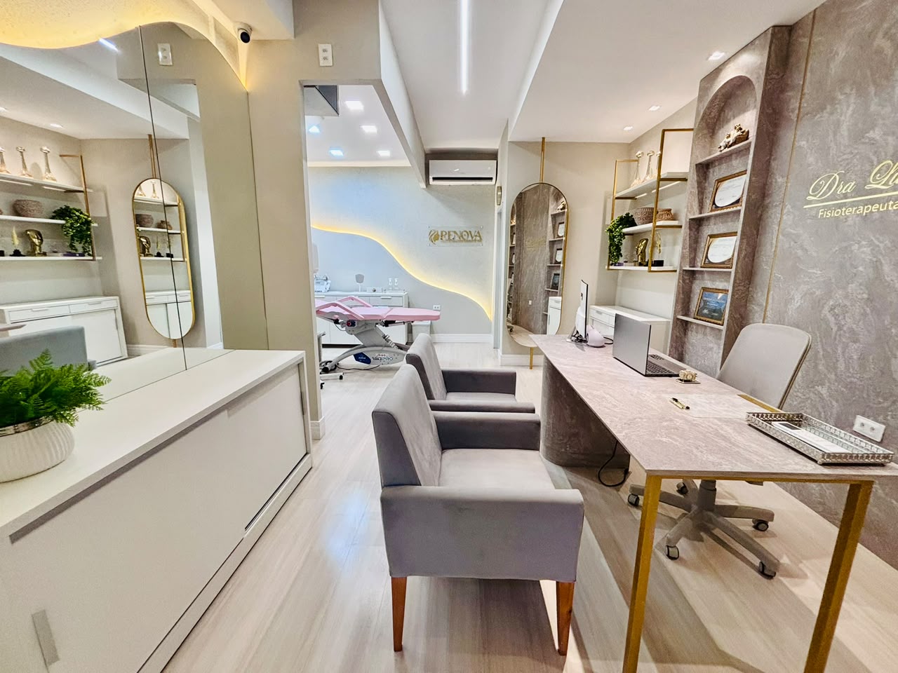 Interior luxuoso e moderno da clínica de estética
